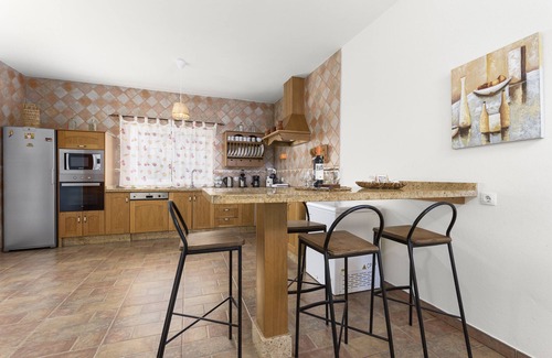 Pajara House | Vacation Home 'Guerepe' with Mountain View, Wi-Fi and Air Conditioning