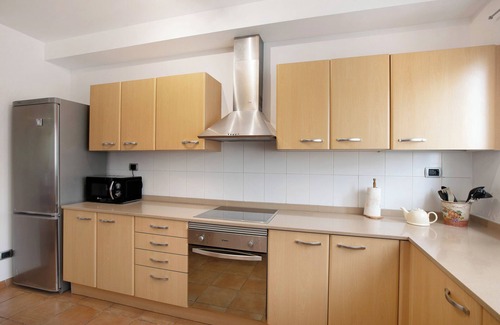 Santa Ursula Ski Chalet | Vacation Home 'La Quinta Adosado' with Sea View, Shared Pool & Wi-Fi