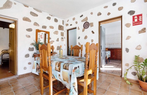 Pajara House | Vacation Home 'La Solapa' with Mountain View, Shared Garden and Wi-Fi