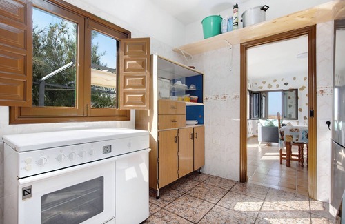 Pajara House | Vacation Home 'La Solapa' with Mountain View, Shared Garden and Wi-Fi