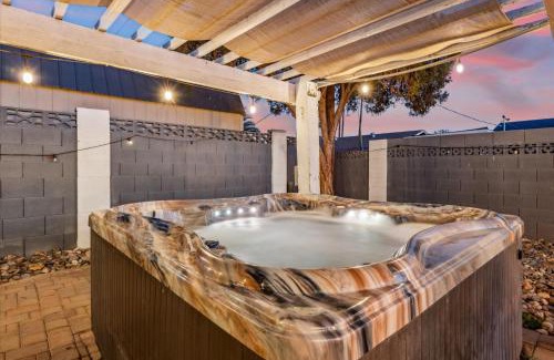 Healy's Dutchtown Apartment | Vacation House! 6BR, FREE Heated Pool, Arcade & Hot Tub