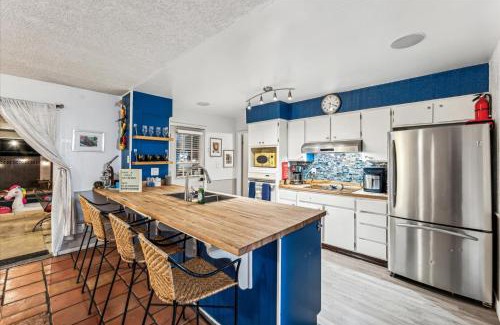 Healy's Dutchtown Apartment | Vacation House! 6BR, FREE Heated Pool, Arcade & Hot Tub