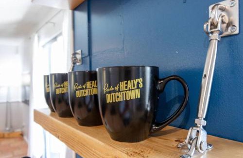 Healy's Dutchtown Apartment | Vacation House! 6BR, FREE Heated Pool, Arcade & Hot Tub