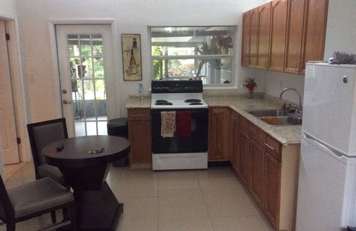 La Villa Gardens Cottage | Vacation in my nice duplex