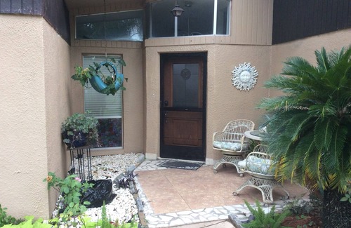 La Villa Gardens Cottage | Vacation in my nice duplex