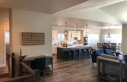 Elkhart Lake House | Vacation In STYLE! 2 minutes to Road America, Beach, Golf, Downtown Elkhart Lake