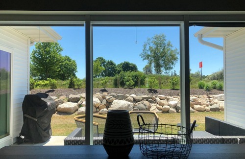 Elkhart Lake House | Vacation In STYLE! 2 minutes to Road America, Beach, Golf, Downtown Elkhart Lake