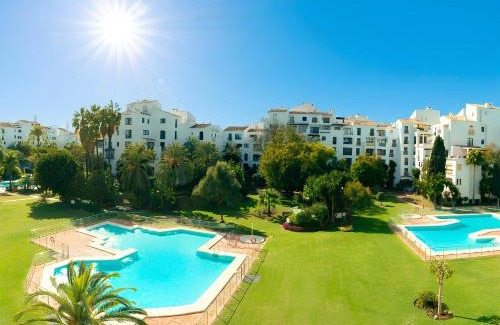 Puerto Banus Apartment | VACATION MARBELLA I Terrazas de Banus, Romantic, Jacuzzi, Pet-Friendly, Cosy Duplex Penthouse, 2min walk to Marina