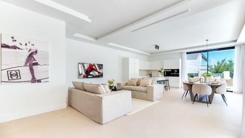 Benahavis Villa | VACATION MARBELLA I Villa Monte Halcones, Private-Pool, Brand-New, Incredible Views, Near Golf Valley