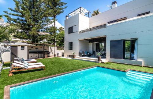Mijas Villa | VACATION MARBELLA I Villa Riviera Del Sol, Private Pool, Jacuzzi, Walking Distance to the Beach