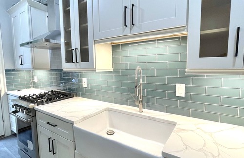 Sugar Hill House | Vacation Resort: Heated Pool, Spa, Gym, Kitchen, Laundry, in Tranquil Setting