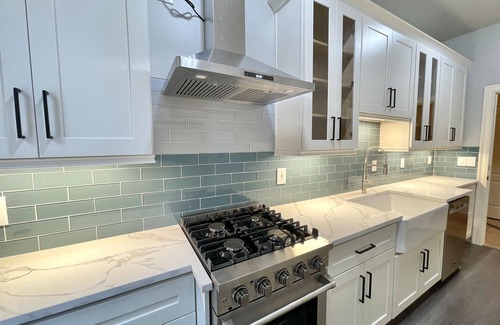 Sugar Hill House | Vacation Resort: Heated Pool, Spa, Gym, Kitchen, Laundry, in Tranquil Setting