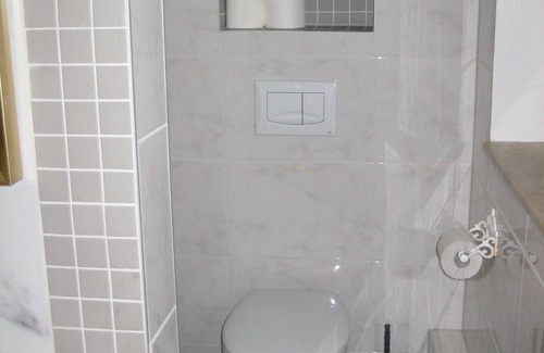 Neverin Apartment | Vacation room (3) Distance to the A20 8 minutes, to Neubrandenburg 10 minutes