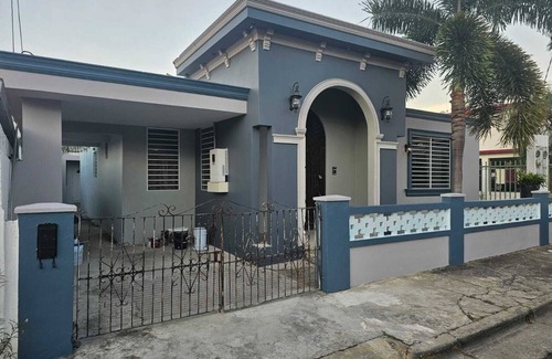 Carcel Apartment | Vadis's Lux Studio in beautiful Mayagüez with WiFi, AC, laundry