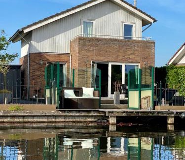 Vinkeveen House | Vakantiehuis aan het water