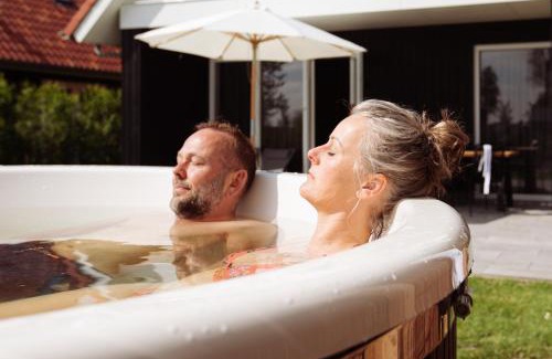 Oostrum House | Vakantiehuis aan het water met hottub
