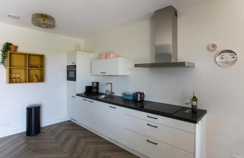 Oostrum House | Vakantiehuis aan het water met hottub