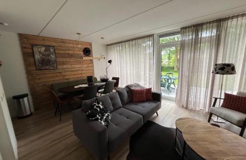 Vlagtwedde Resort | Vakantiehuis de Vennen in Vlagtwedde Parkeren voor de deur