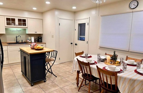 Valparaiso House | Vale of Paradise: 5min to Downtown, 20min to Dunes