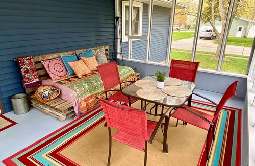 Valparaiso House | Vale of Paradise: 5min to Downtown, 20min to Dunes