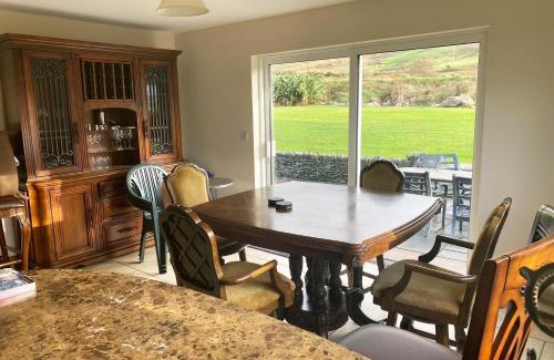 Bothar Bui House | Valentia View Holiday Home by Trident Holiday Homes