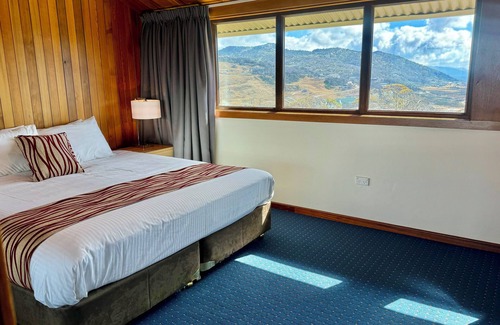 Perisher Valley Cabin | Valhalla Lodge Perisher