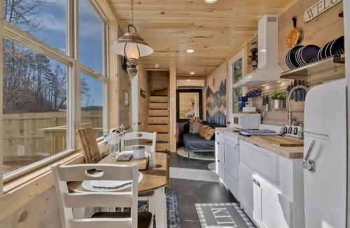 Wiley House | Valhalla Sky Suite at Hisaw Gap