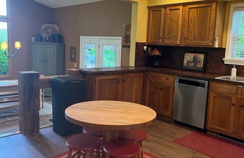 Perrysville House | VALLEY VIEW COTTAGE Secluded Mohican Area, Treehouse, Pizza Oven, Pond