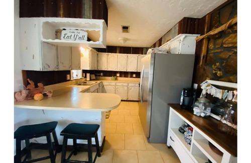 Antlers House | Valley View - Country Living - Farm House Getaway
