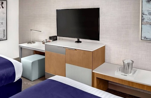 Gateway District Hotel | Value Accommodation! 2 Great Units, Pool, Casino, Onsite Parking, Game Room!