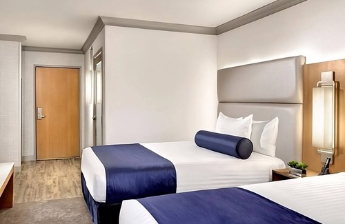 Gateway District Hotel | Value Accommodation! 2 Great Units, Pool, Casino, Onsite Parking, Game Room!