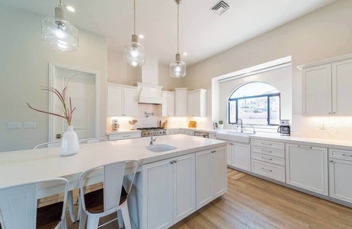 Lake Havasu City Villa | Vanderpump Rules! Lake Havasu Luxury Villa w/Pool, Hot Tub + Guest House