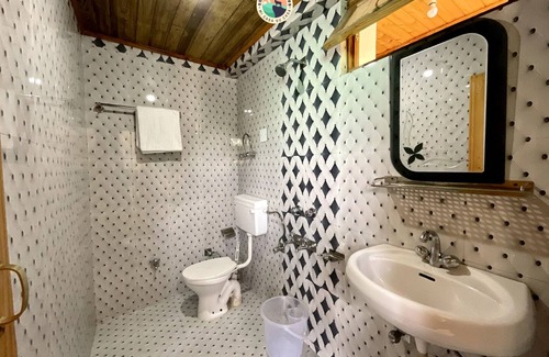 Vashist Hotel | Vashishth x One Light Stays