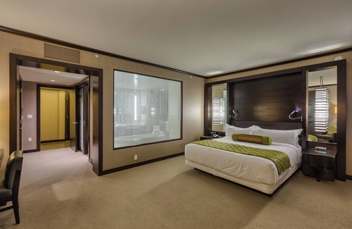 Las Vegas Strip Apartment | Vdara's Biggest Penthouse! 2 BR/Stunning 270° Strip Views! Sleeps 7! 45th Floor