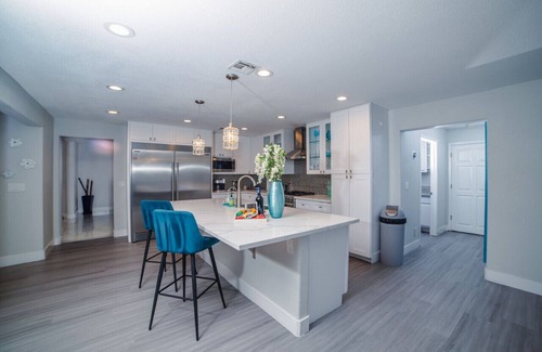 Canyon Gate House | Vegas Oasis 15 min strip - Spacious 4 BR 3.5BA Sleeps 14