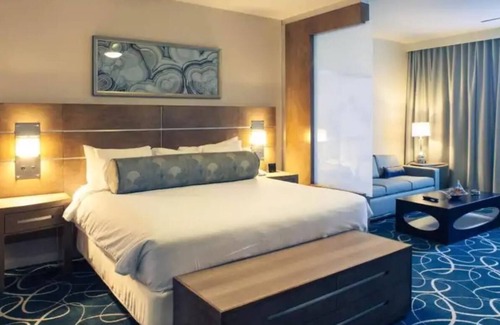 Las Vegas Resort | Vegas Studio - Pools, Hot Tubs, and Shuttle to the Strip!