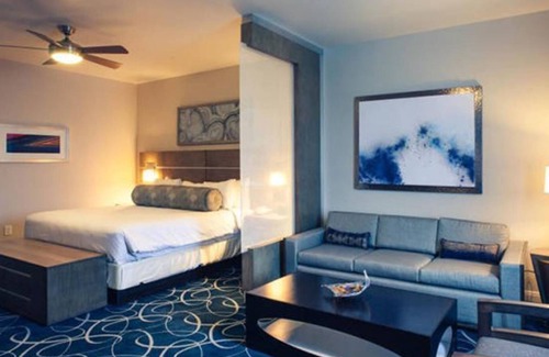 Las Vegas Resort | Vegas Studio - Pools, Hot Tubs, and Shuttle to the Strip!