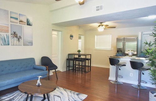 Sandalwood House | VELUXE Home Retreat Private Cul De Sac