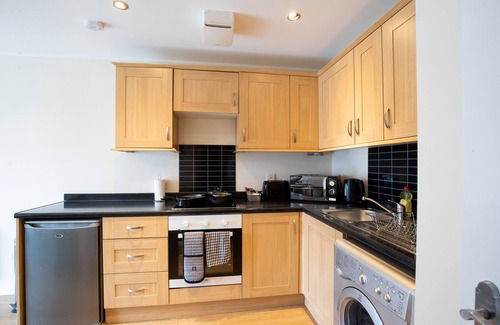 Hoddesdon Apartment | Velvet 1-bedroom Apartment With Balcony, Hoddesdon