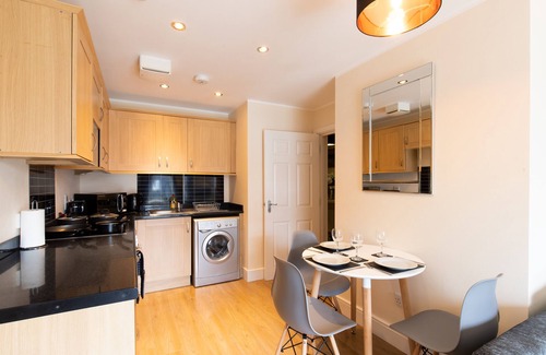 Hoddesdon Apartment | Velvet 1-bedroom Apartment With Balcony, Hoddesdon
