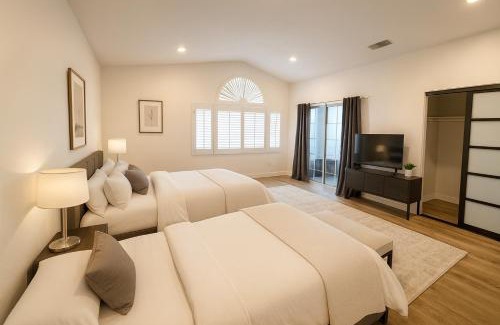 Marina del Rey Apartment | Venice Boardwalk Breeze 2BR - 7-min to Venice Beach