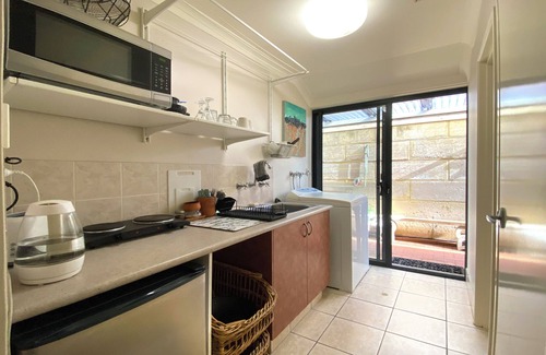 Wannanup Apartment | Venice on the beach