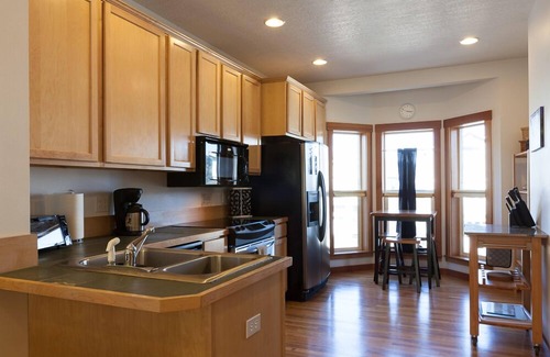 Hood River House | Venturi - Close to Downtown! Glimpses of the Columbia River and Mt. Adams, A/C