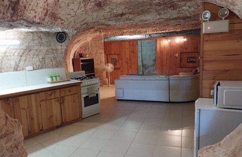 Coober Pedy House | Venushill Bed and Breakfast
