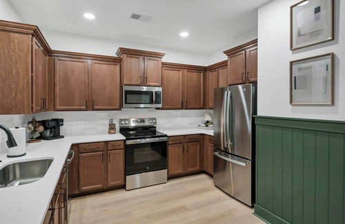 Oak Grove House | Verdant Villa-Columbia & Lexington-Near Everything! I-26 I-20 I-77 & Downtown