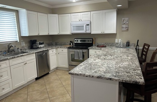 Tallahassee House | Very private Charming 3-bedroom townhome with AC, WiFi in Tallahassee.