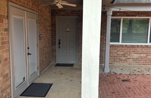 Tallahassee House | Very private Charming 3-bedroom townhome with AC, WiFi in Tallahassee.