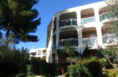 Boulouris-sur-Mer Apartment | Very quiet apartment in a great park close to sea and downtown