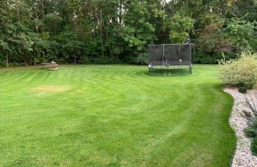 Bellevue House | Very Spacious 5 BR Home 15 min drive to Lambeau!