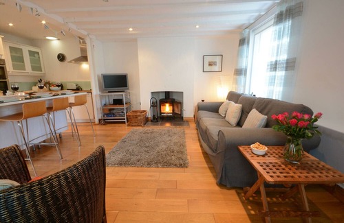 Orford Cottage | VESTA COTTAGE, ORFORD, pet friendly, with open fire in Orford